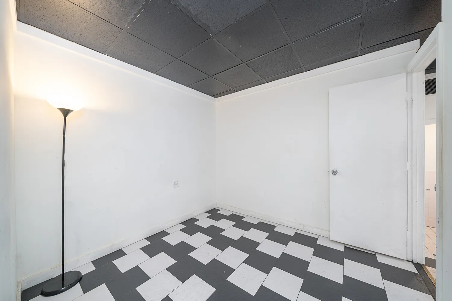 $5,000 | 860 Bergen Avenue, Unit RETAIL, Jersey City, NJ 07306