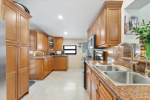 $2,295,000 | 2531 Northeast 195th Street, Miami, FL 33180