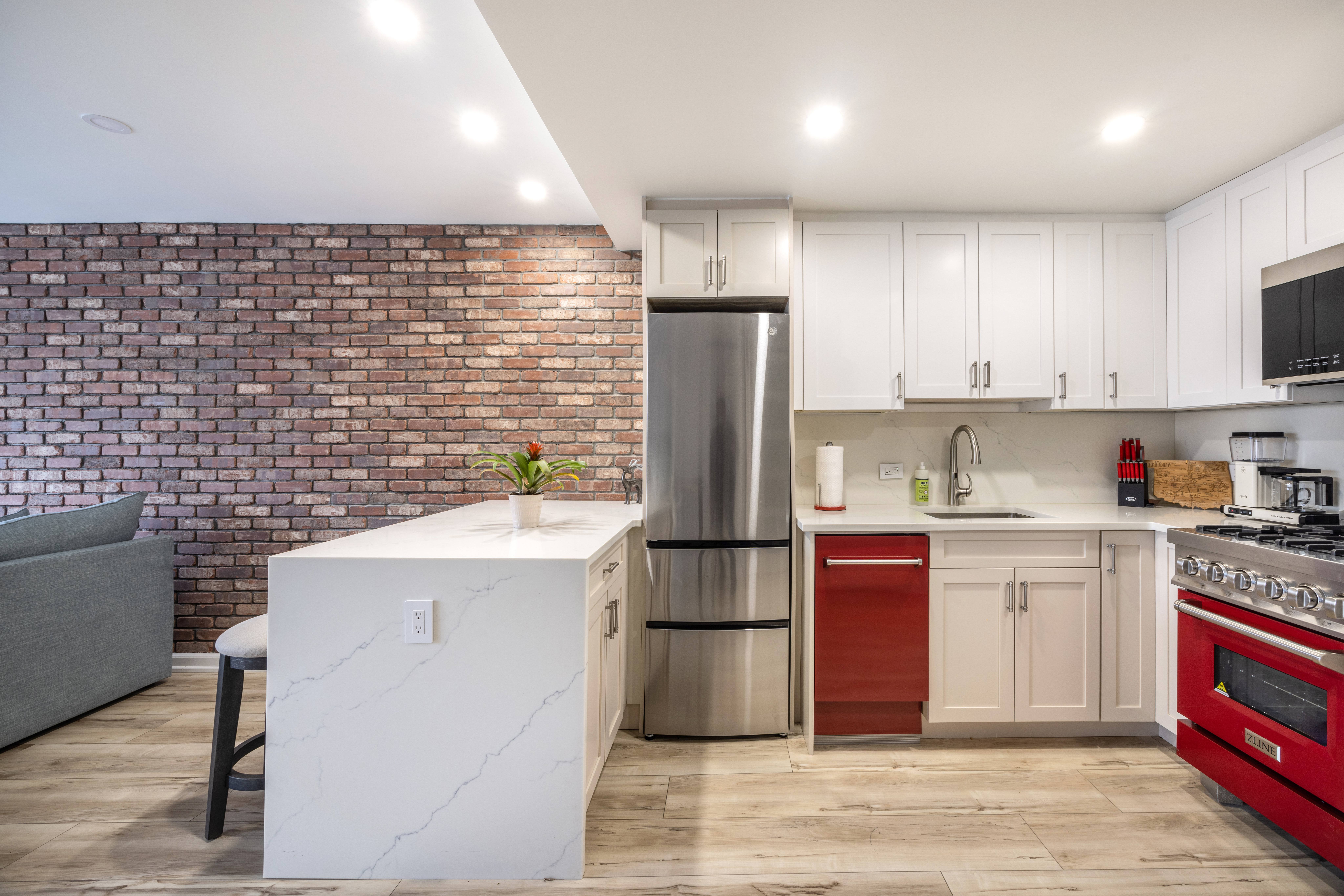 235 East 57th Street, Unit 17A Manhattan, NY 10022 - Photo 2 of 6