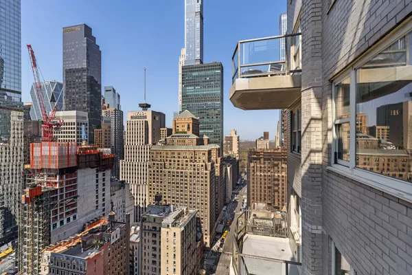 $5,750 | 159 West 53rd Street, Unit 31F | Midtown Central