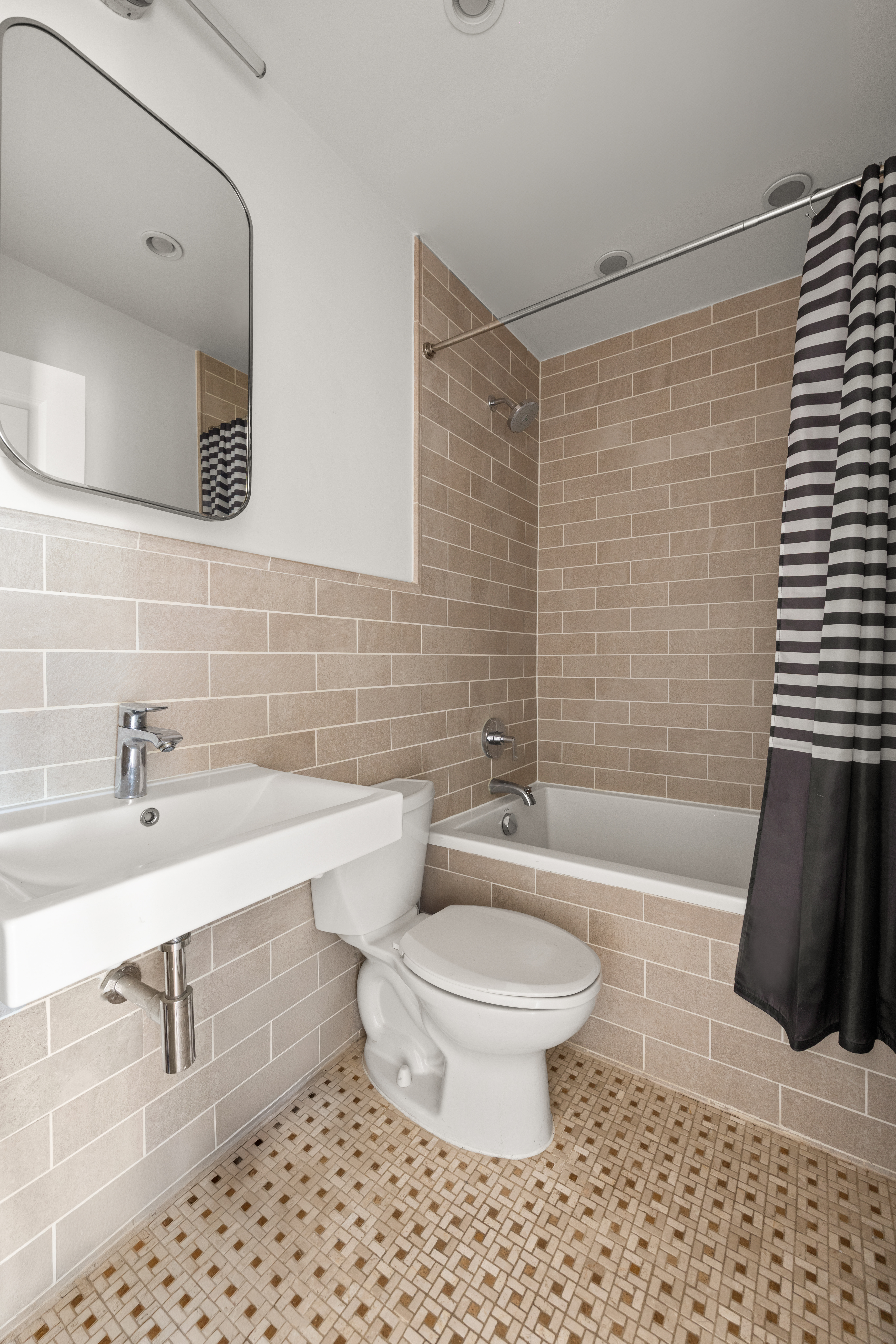 118 President Street, Unit 4 Brooklyn, NY 11231 - Photo 9 of 16 a bathroom with a toilet a sink and bathtub