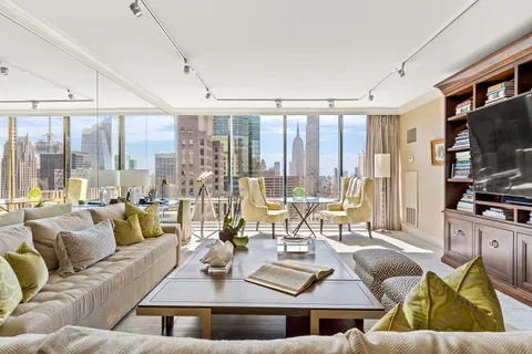 $2,195,000 | 641 5th Avenue, Unit 38F | Midtown East