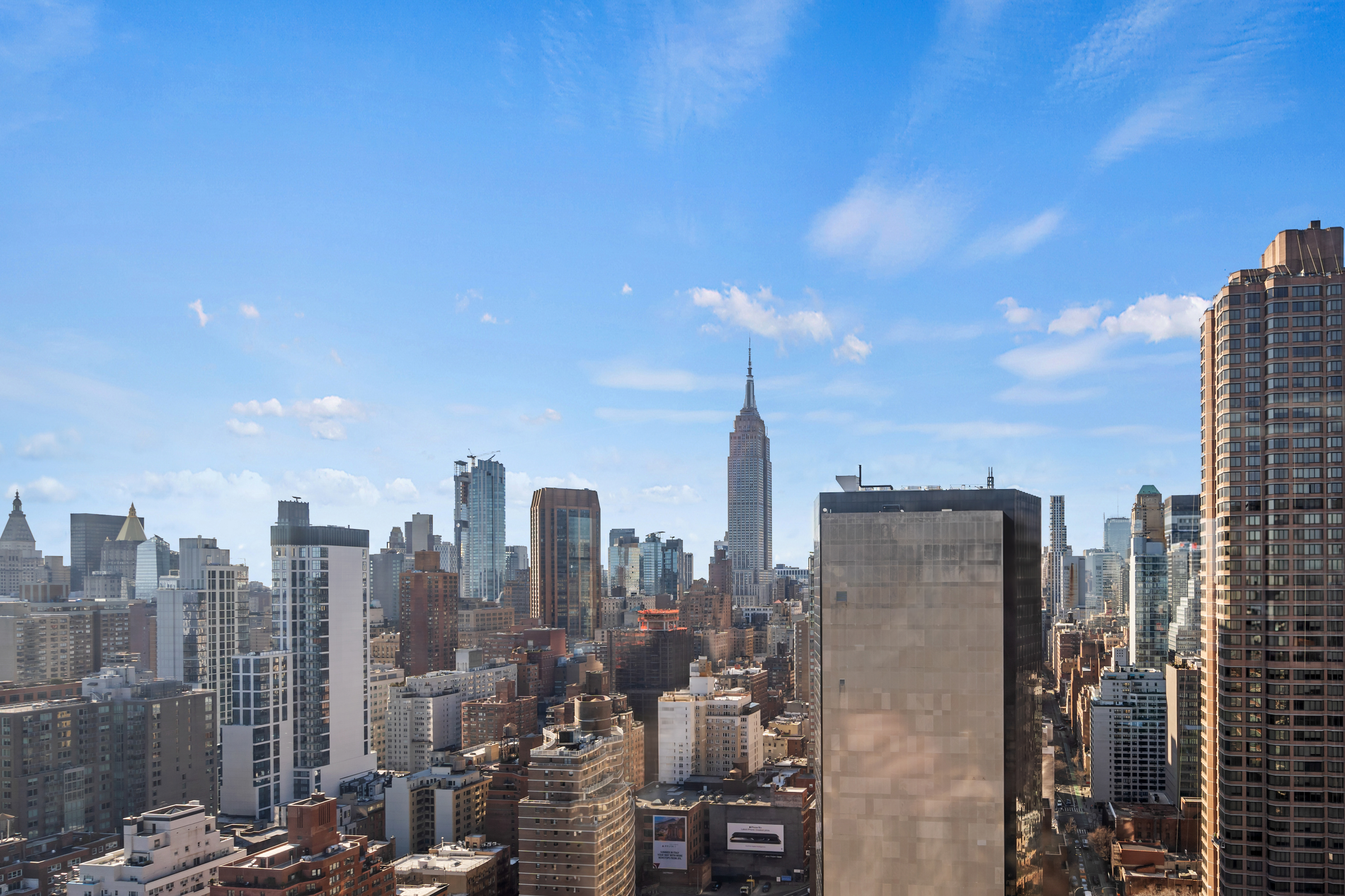 330 East 38th Street, Unit 38E Manhattan, NY 10016 - Photo 6 of 35 a view of a city with tall buildings