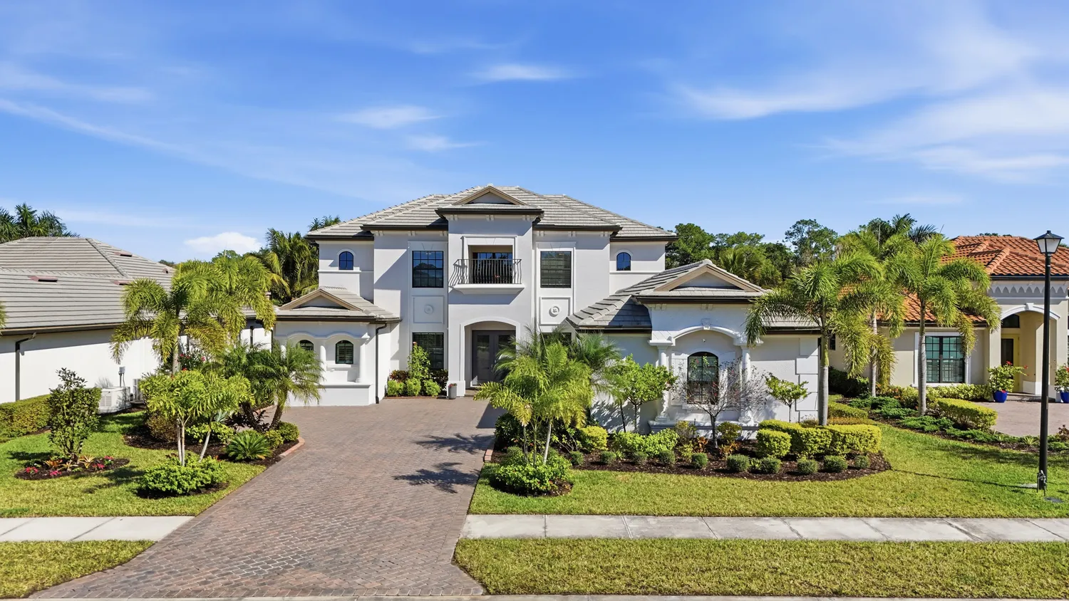 $1,749,900 | 2235 Somerset Place, Naples, FL 34120
