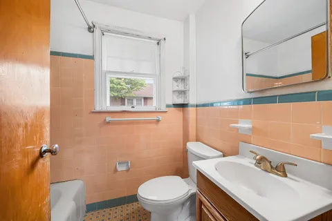 $340,000 | 2633 Avondale Avenue, Roslyn, PA 19001