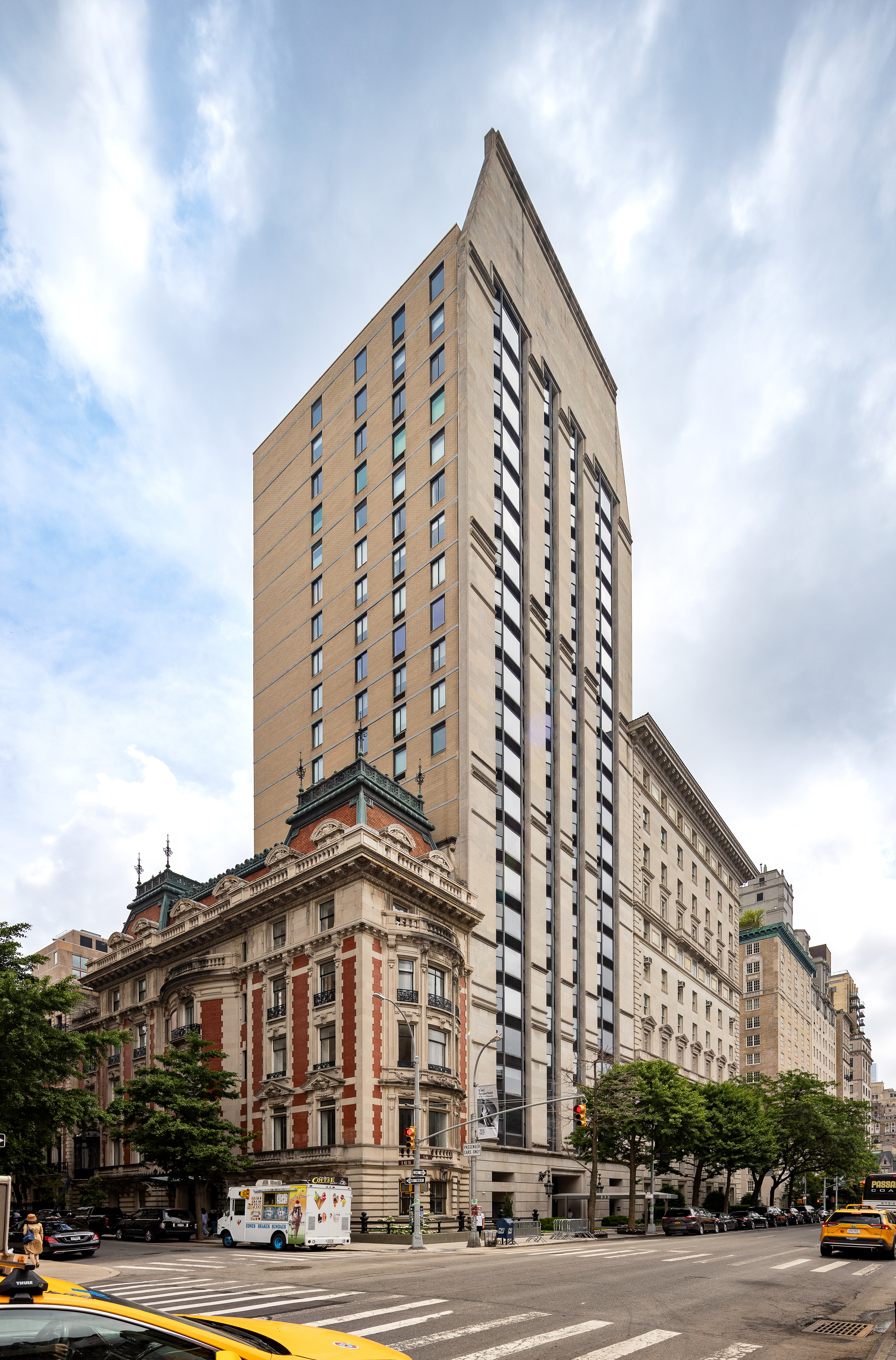 1001 5th Avenue, Unit 4C Manhattan, NY 10028 - Photo 10 of 11 a front view of a building