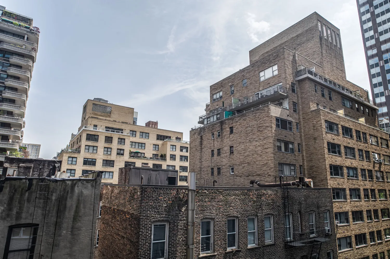 $3,250 | 321 East 48th Street, Unit 8K | Midtown East