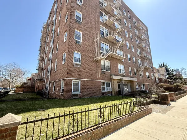 $2,100 | 9205 Ridge Boulevard, Unit 6B | Bay Ridge