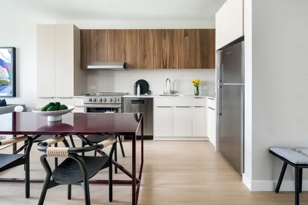 $4,050 | 30-77 Vernon Boulevard, Unit PH701W | Astoria