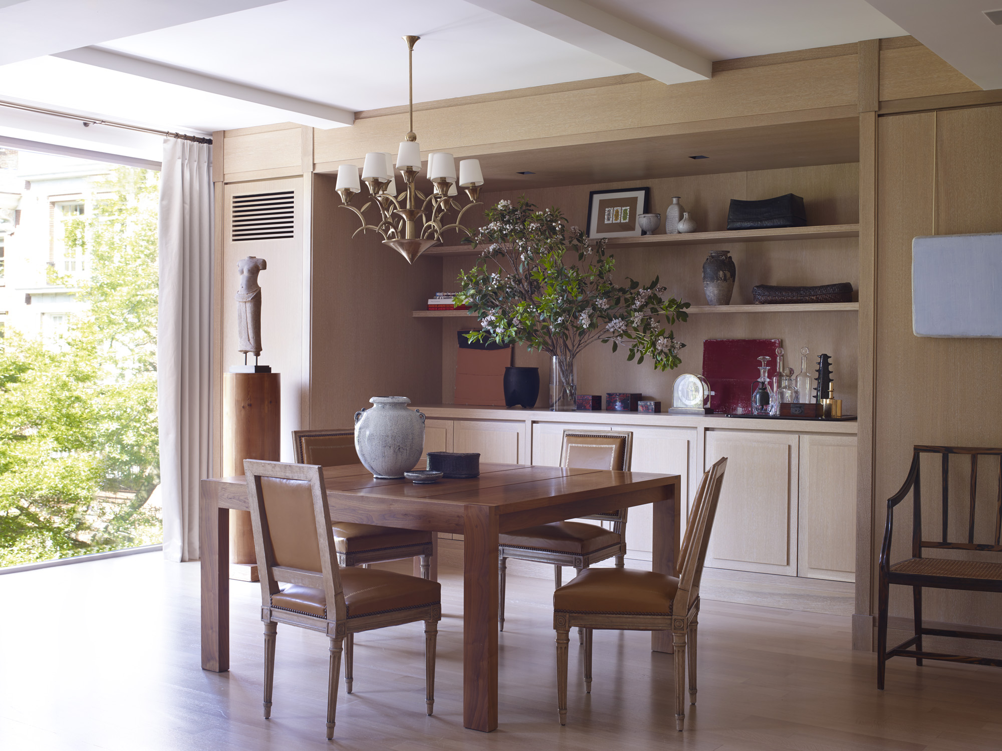 50 Gramercy Park North, Unit 5A Manhattan, NY 10010 - Photo 4 of 10 a view of a dining room with furniture and chandelier