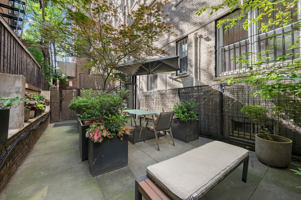 210 West 19th Street, Unit 1G Manhattan, NY 10011 - Photo 10 of 13 a view of a patio with table and chairs potted plants and large tree