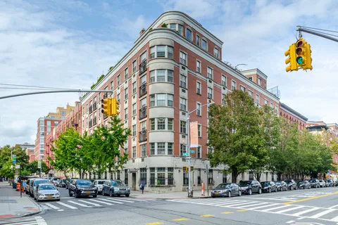 $865,000 | 163 St Nicholas Avenue, Unit 2J | Harlem