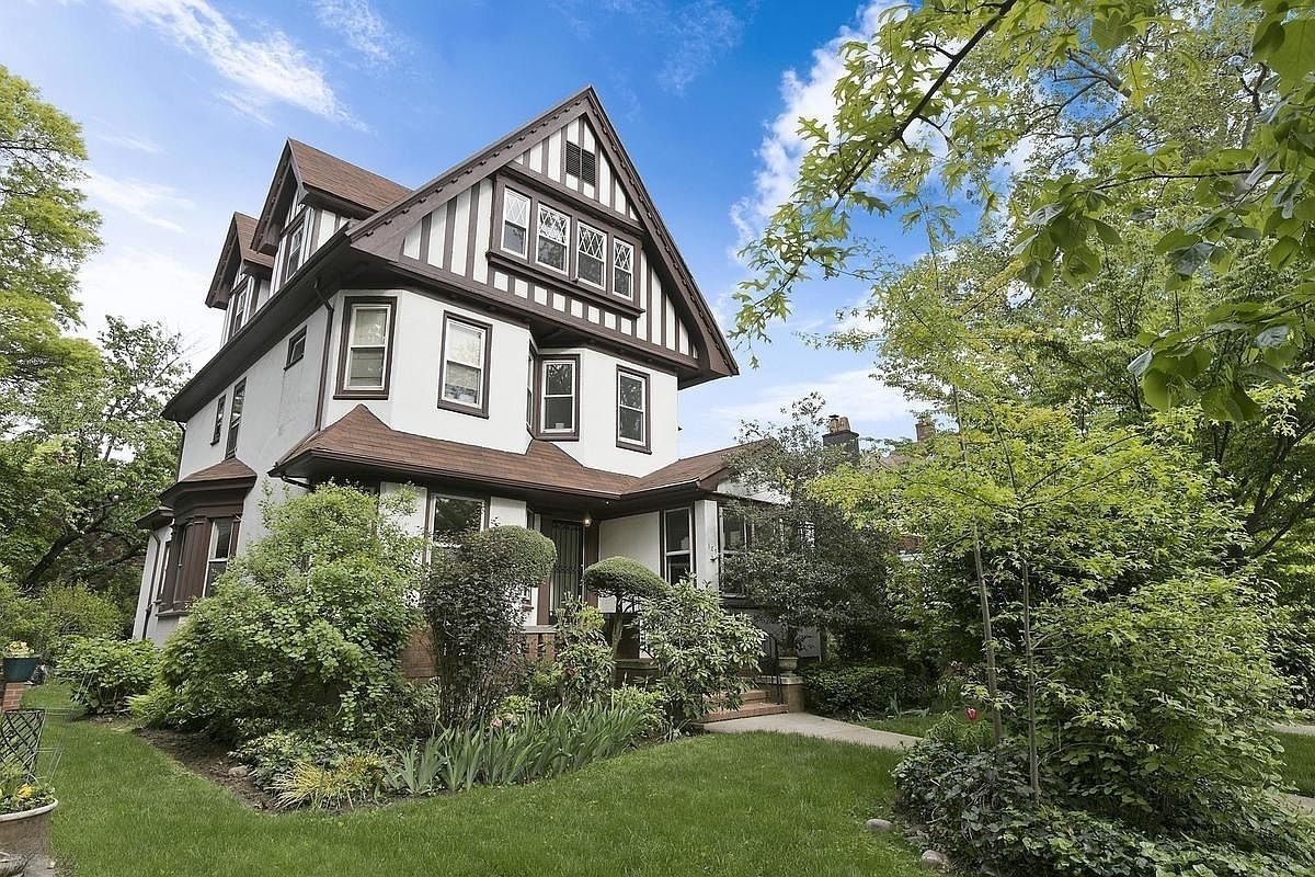 689 East 17th Street, Unit TWNHSE Brooklyn, NY 11230 - Photo 25 of 26 a front view of a house with a yard