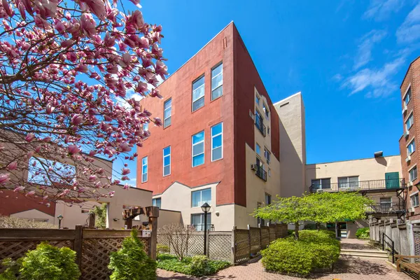 $740,000 | 61-20 71st Avenue, Unit D2C | Ridgewood