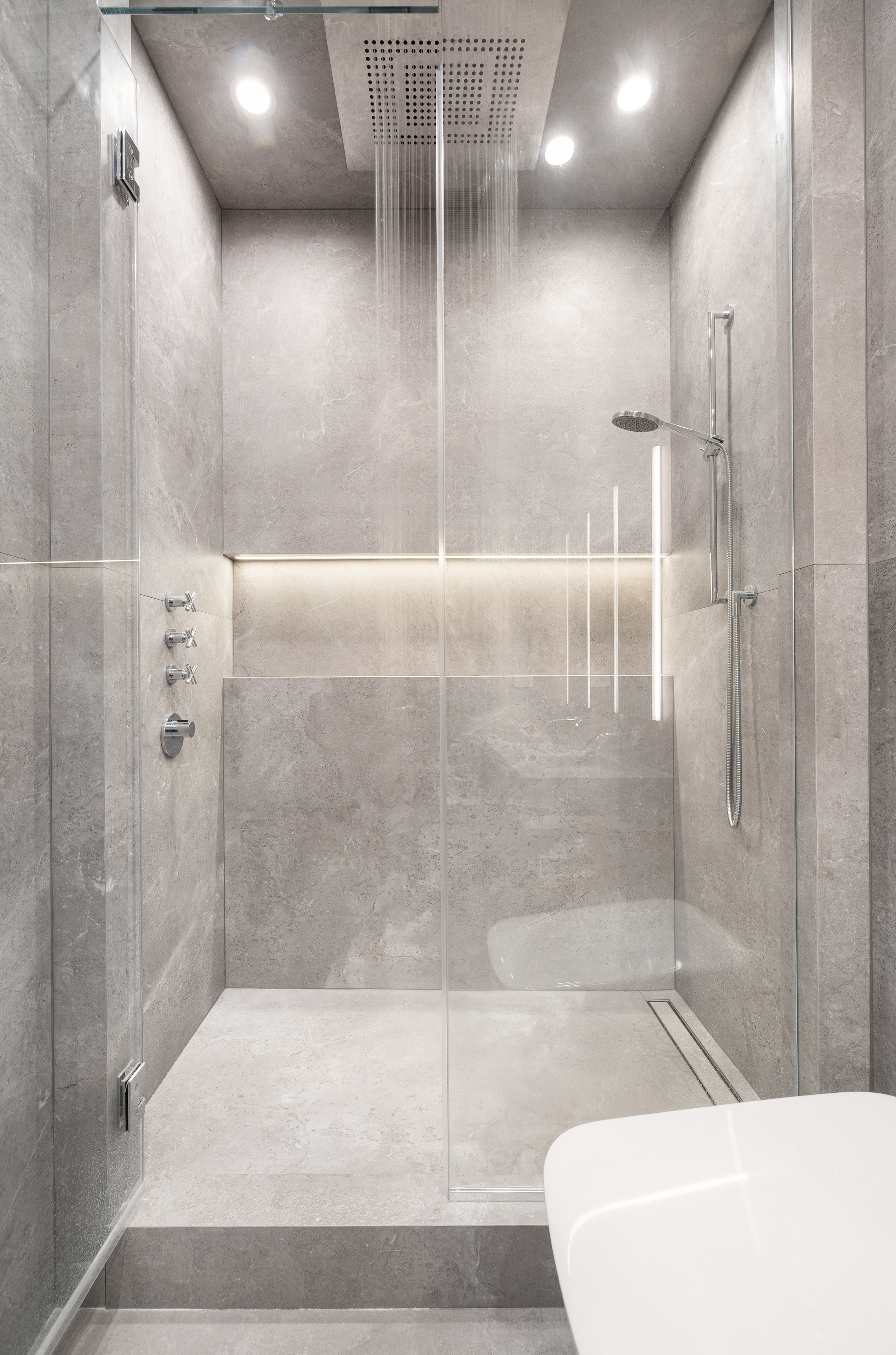 69 Bank Street, Unit 203 Manhattan, NY 10014 - Photo 16 of 23 a bathroom with a shower and a bathtub