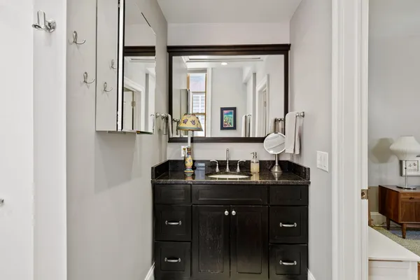 $425,000 | 2049 Walnut Street, Unit 1R, Philadelphia, PA 19103