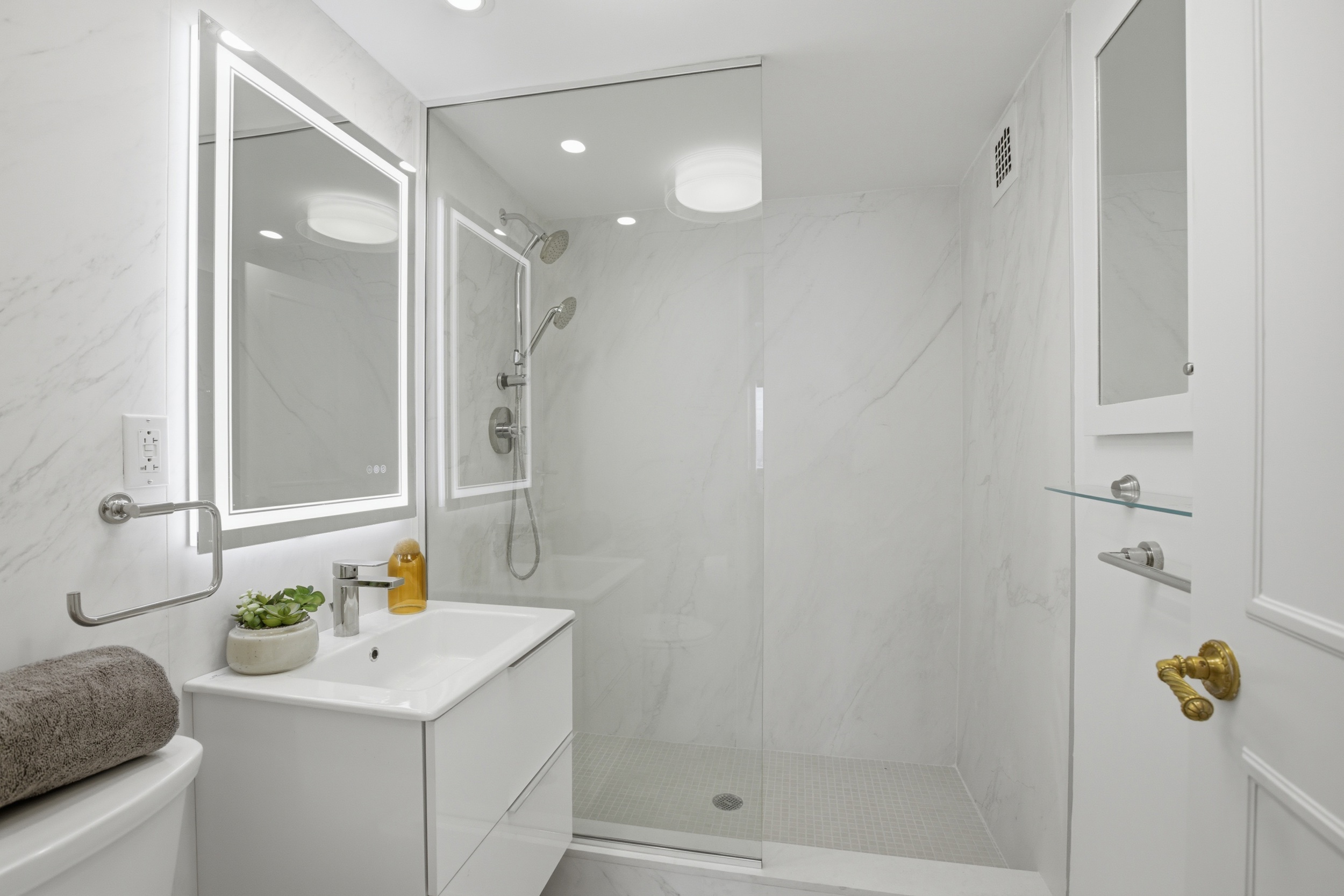 45 Sutton Place South, Unit 12L Manhattan, NY 10022 - Photo 12 of 16 Gallery Image 12