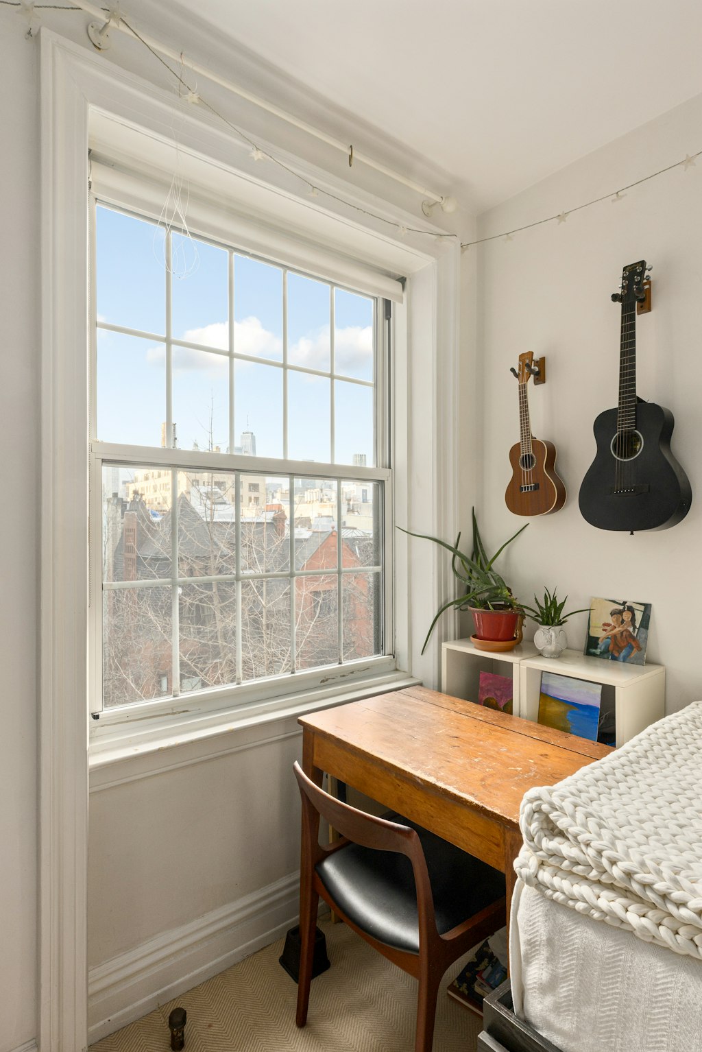 115 Willow Street, Unit 5A Brooklyn, NY 11201 - Photo 10 of 12 a room with furniture and a window