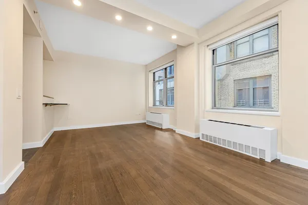 $4,000 | 100 West 58th Street, Unit 12A | Midtown Central