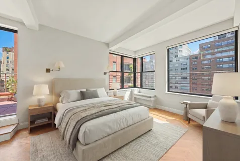 $2,600,000 | 177 East 77th Street, Unit PHC | Upper East Side