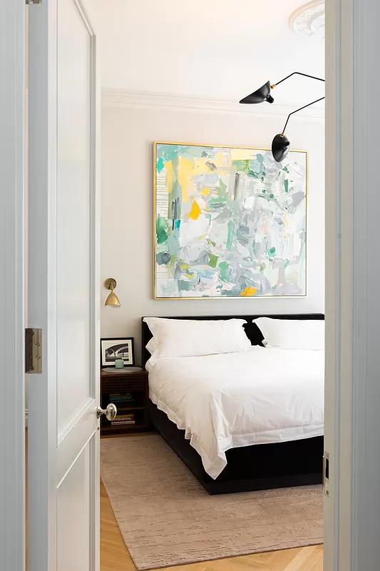 390 West End Avenue, Unit 7DS Manhattan, NY 10024 - Photo 20 of 31 a bed sitting in a bedroom next to a window