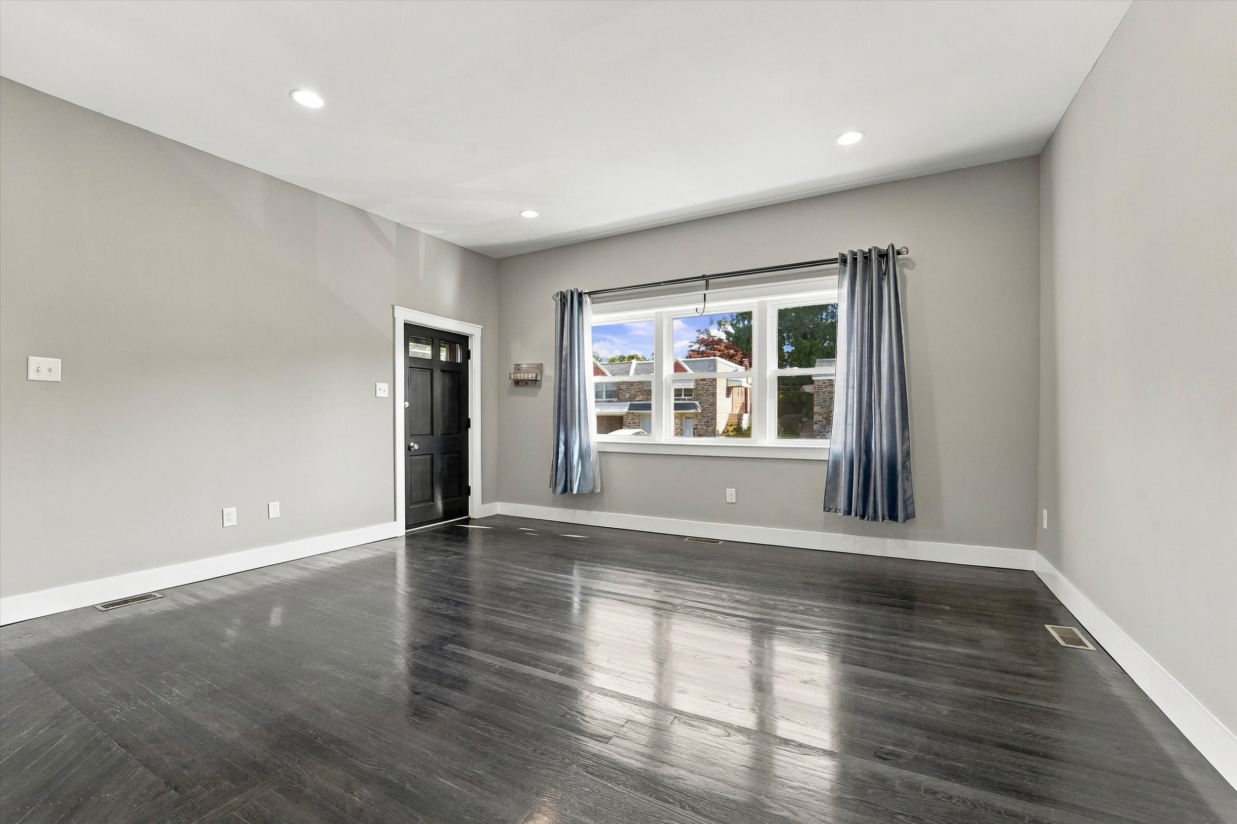 7242 Hill Road Philadelphia, PA 19128 - Photo 3 of 37 Gallery Image 3