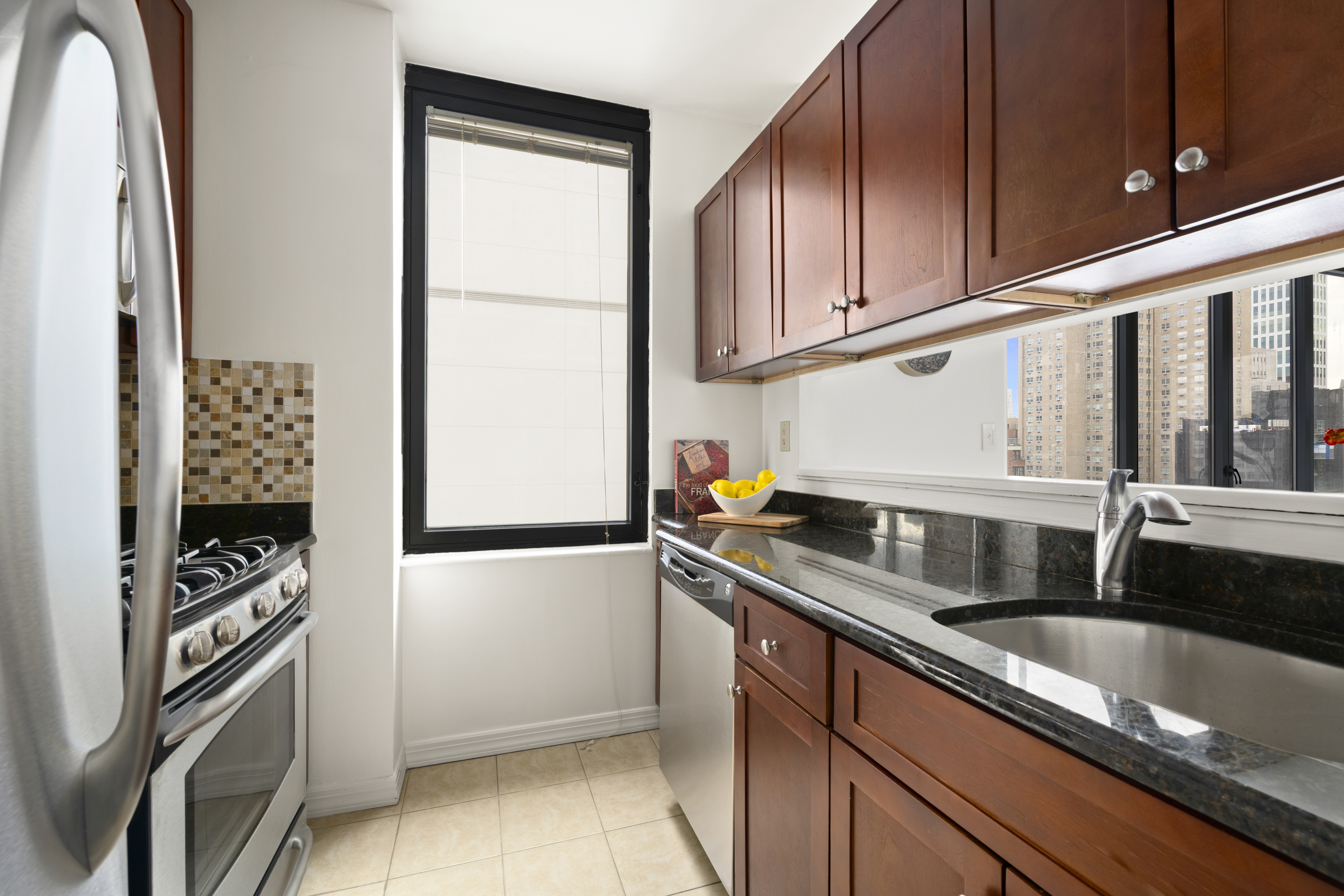 52 East End Avenue, Unit 12B Manhattan, NY 10028 - Photo 4 of 10