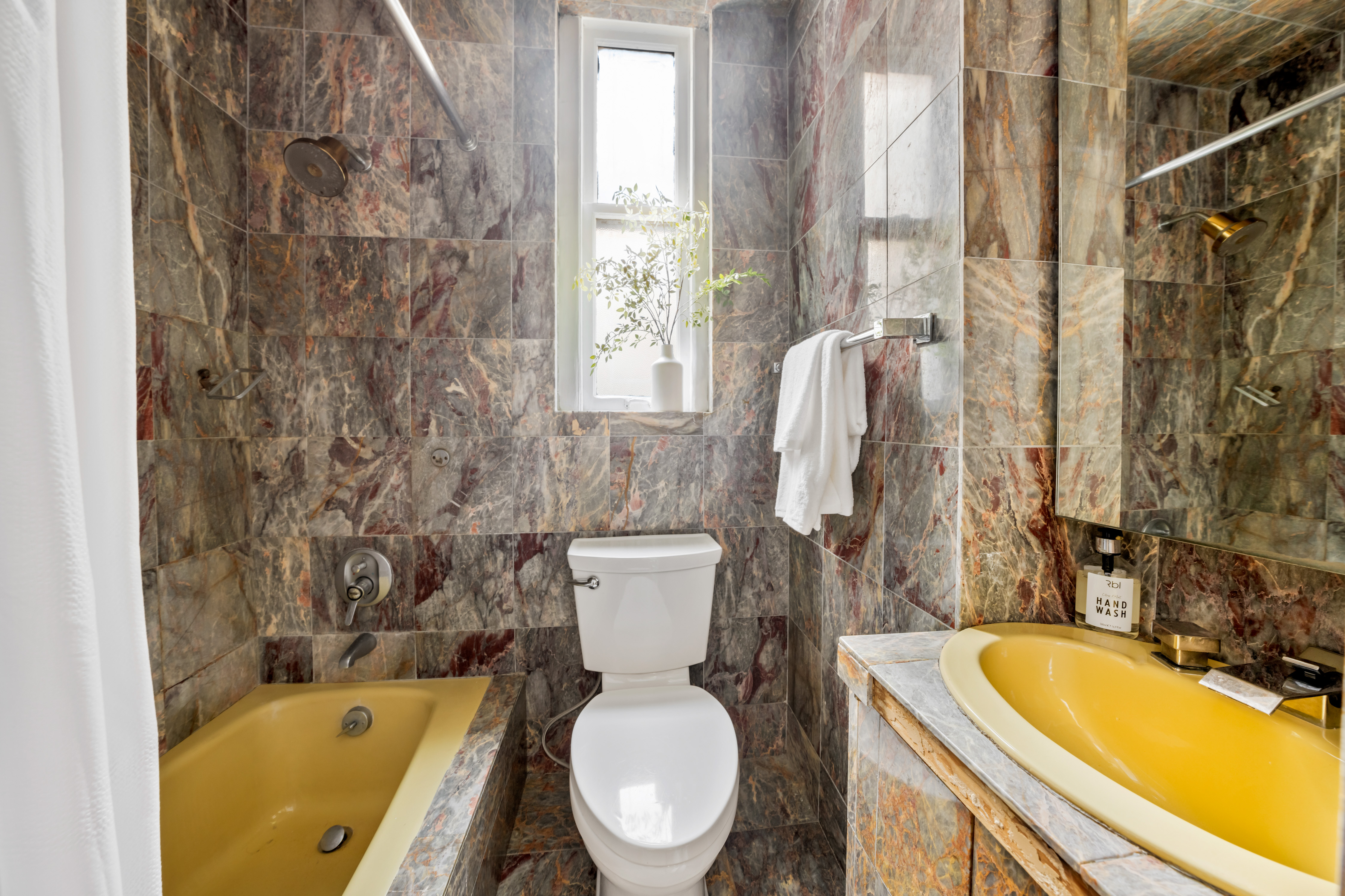1060 Park Avenue, Unit 11A Manhattan, NY 10128 - Photo 8 of 11 a bathroom with a sink and a bathtub