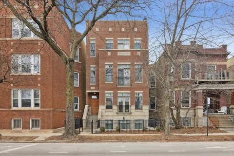 $570,000 | 3806 North Damen Avenue, Unit 2, Chicago, IL 60618