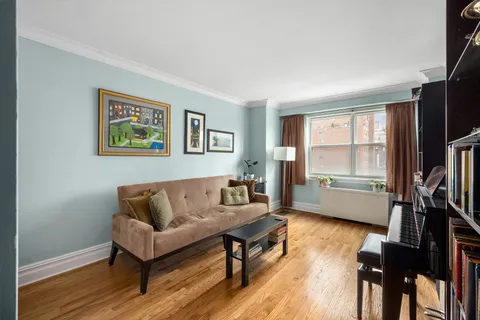 $1,800,000 | 101 West 12th Street, Unit 8N | West Village