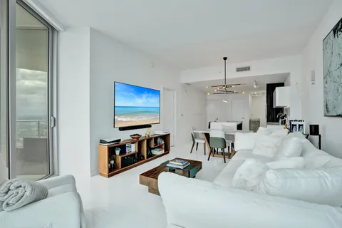 $725,000 | 851 Northeast 1st Avenue, Unit 3506, Miami, FL 33132