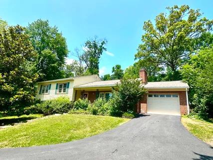 $800,000 | 6028 Telegraph Road, Alexandria, VA 22310