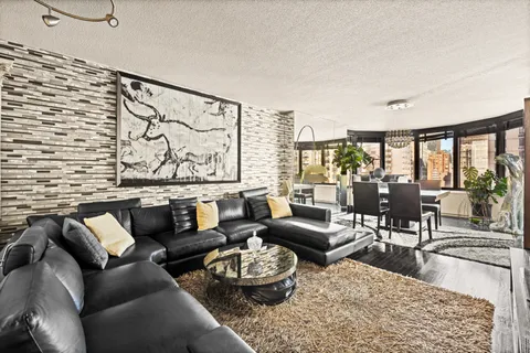 $1,150,000 | 330 East 38th Street, Unit 26F | Murray Hill