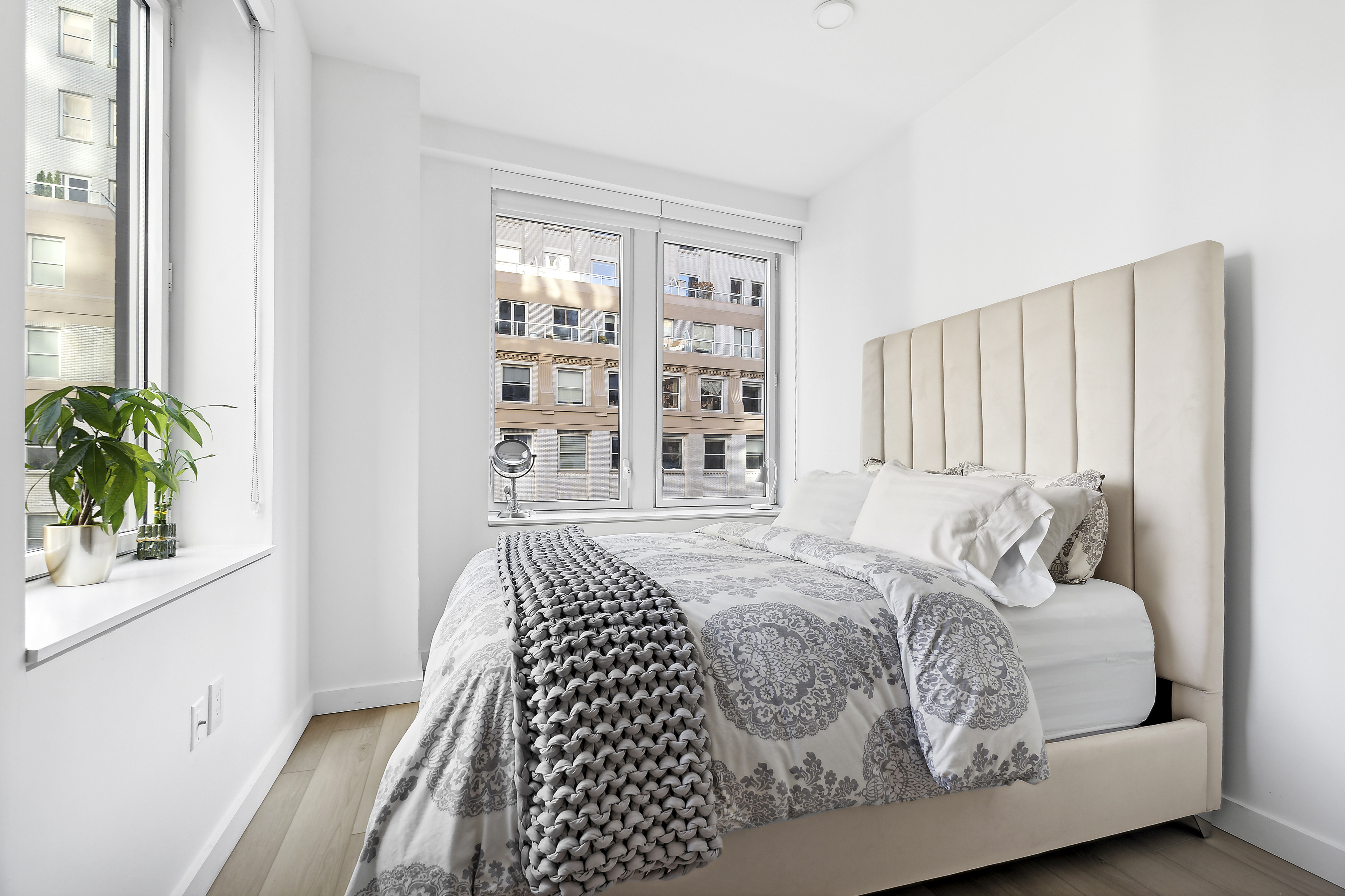 20 Broad Street, Unit 2218 Manhattan, NY 10005 - Photo 2 of 7