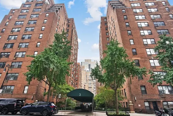 $895,000 | 2 Tudor City Place, Unit 8DS | Murray Hill
