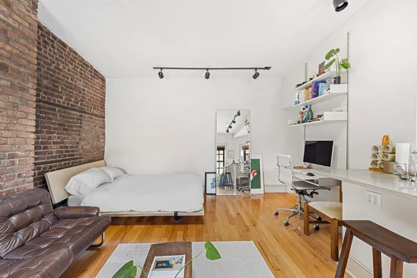 $4,150 | 31 8th Avenue, Unit 4 | West Village
