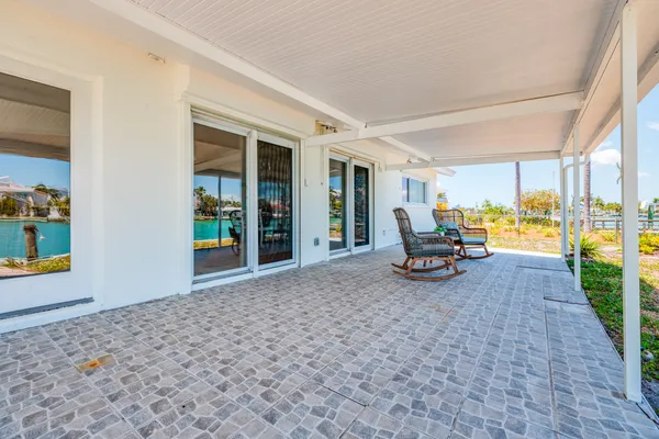 $995,000 | 11055 4th Street East, Treasure Island, FL 33706