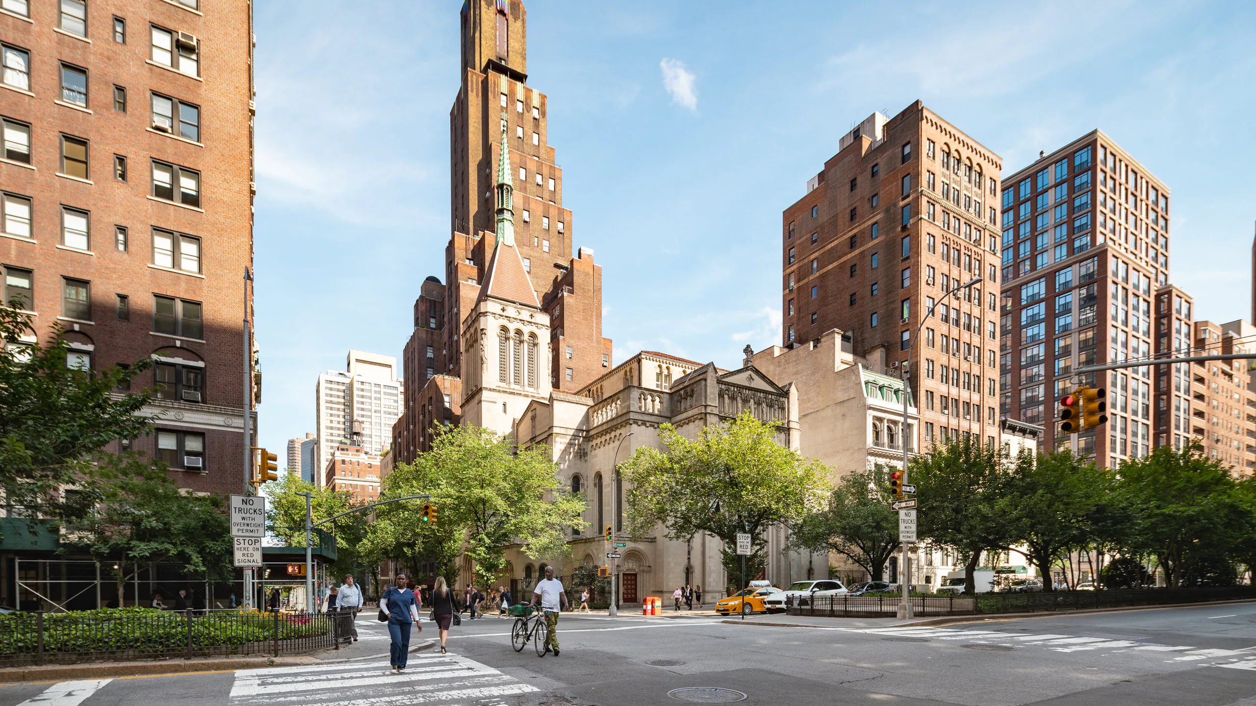 135 East 39th Street, Unit 5E Manhattan, NY 10016 - Photo 10 of 13 a view of a tall building next to a road