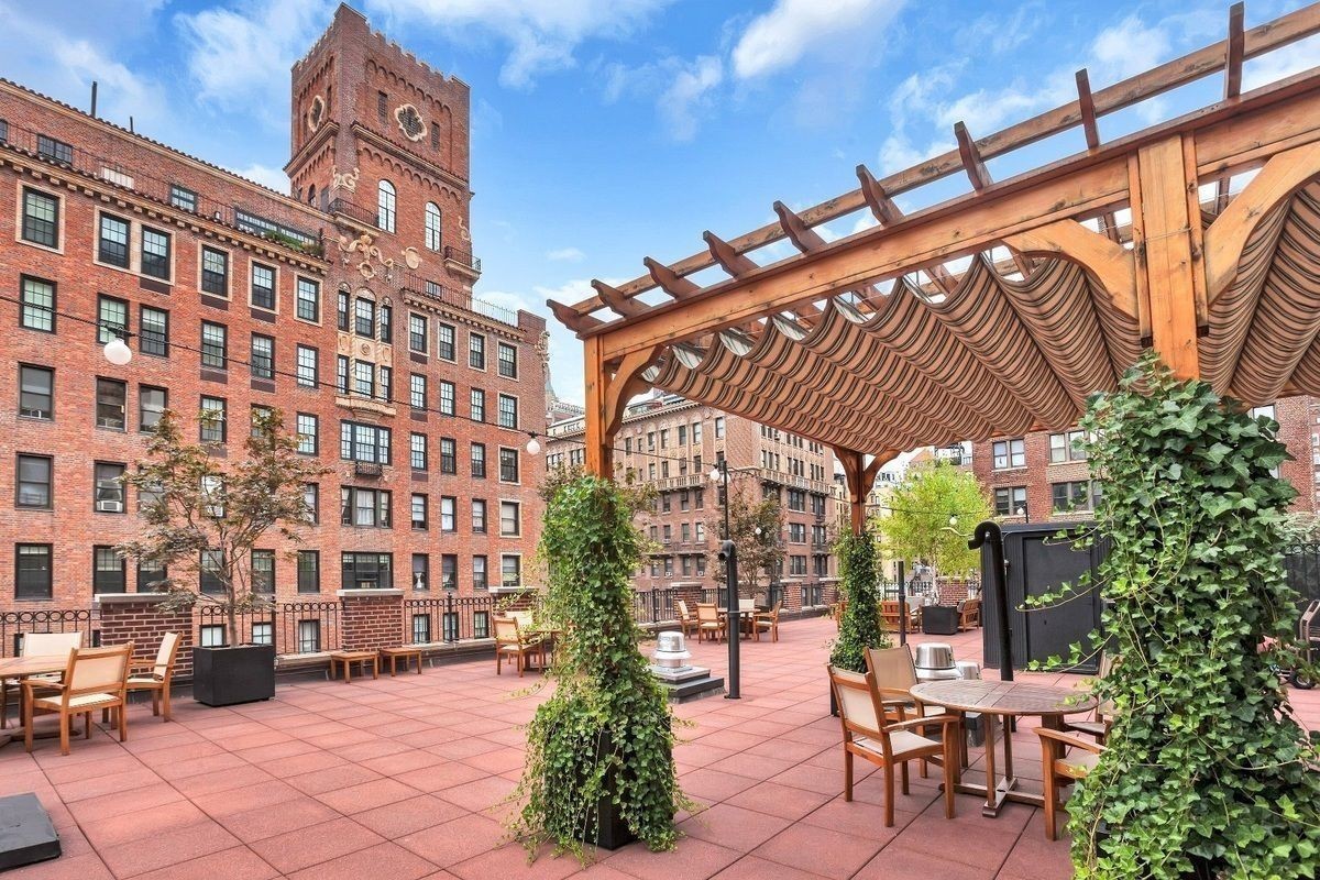 23 East 10th Street, Unit 3F Manhattan, NY 10003 - Photo 14 of 18 a building view with outdoor seating space