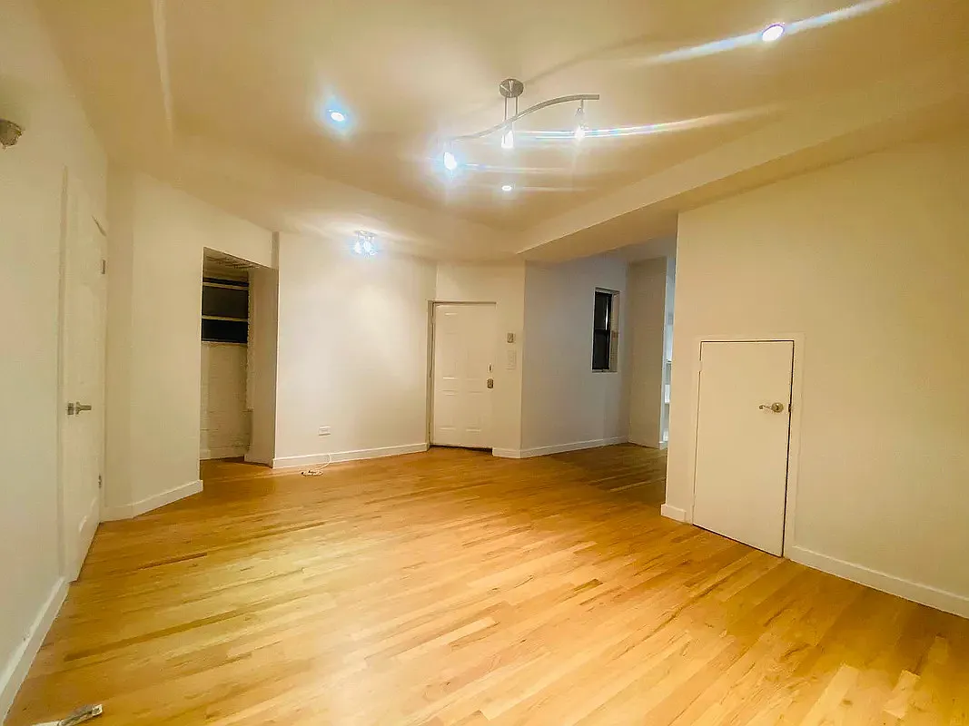 102 West 29th Street, Unit 2 Manhattan, NY 10001 - Photo 3 of 21