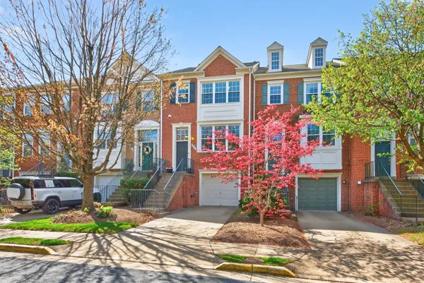$800,000 | 12017 Edgemere Circle, Reston, VA 20190