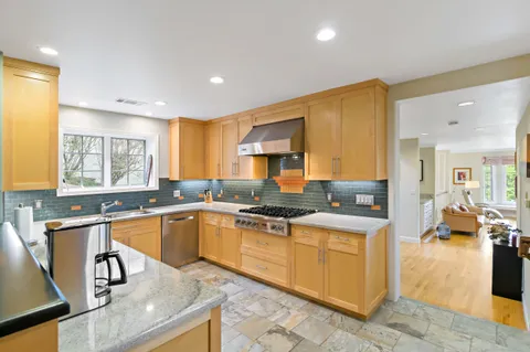 $3,000,000 | 616 Lakeview Way, Redwood City, CA 94062