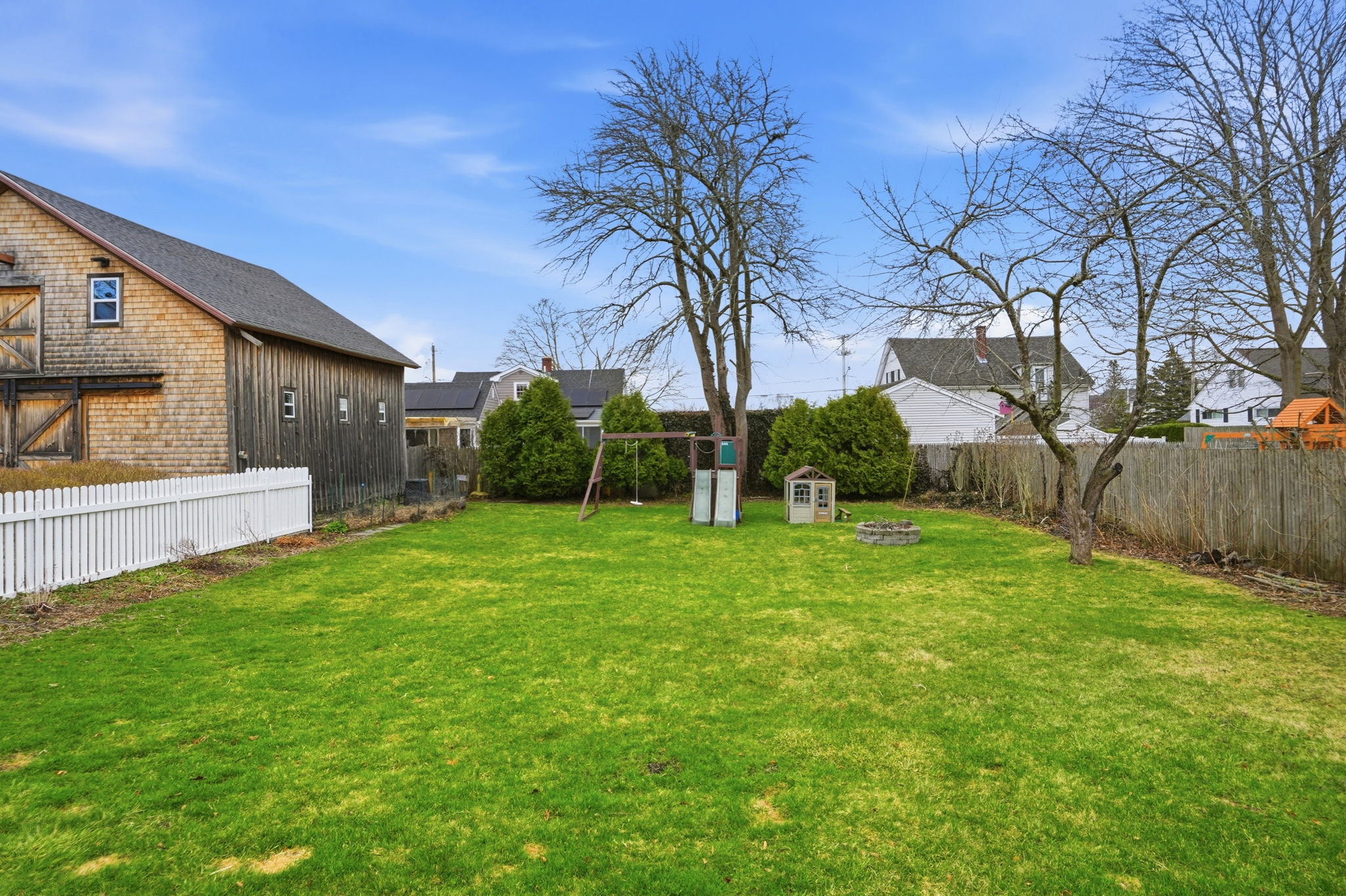 73 Moore Street Fall River, MA 02720 - Photo 5 of 31