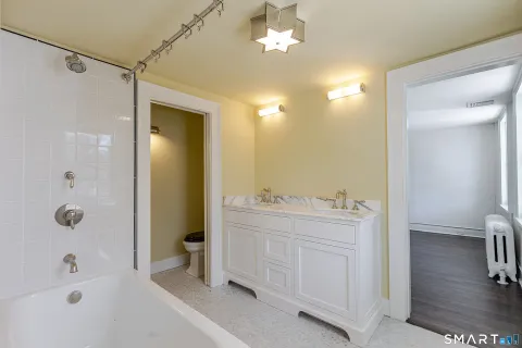 $2,195,000 | 89 Chestnut Hill Road, Wilton, CT 06897