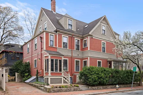 $1,989,000 | 48 Hawthorn Street, Unit 2, Cambridge, MA 02138
