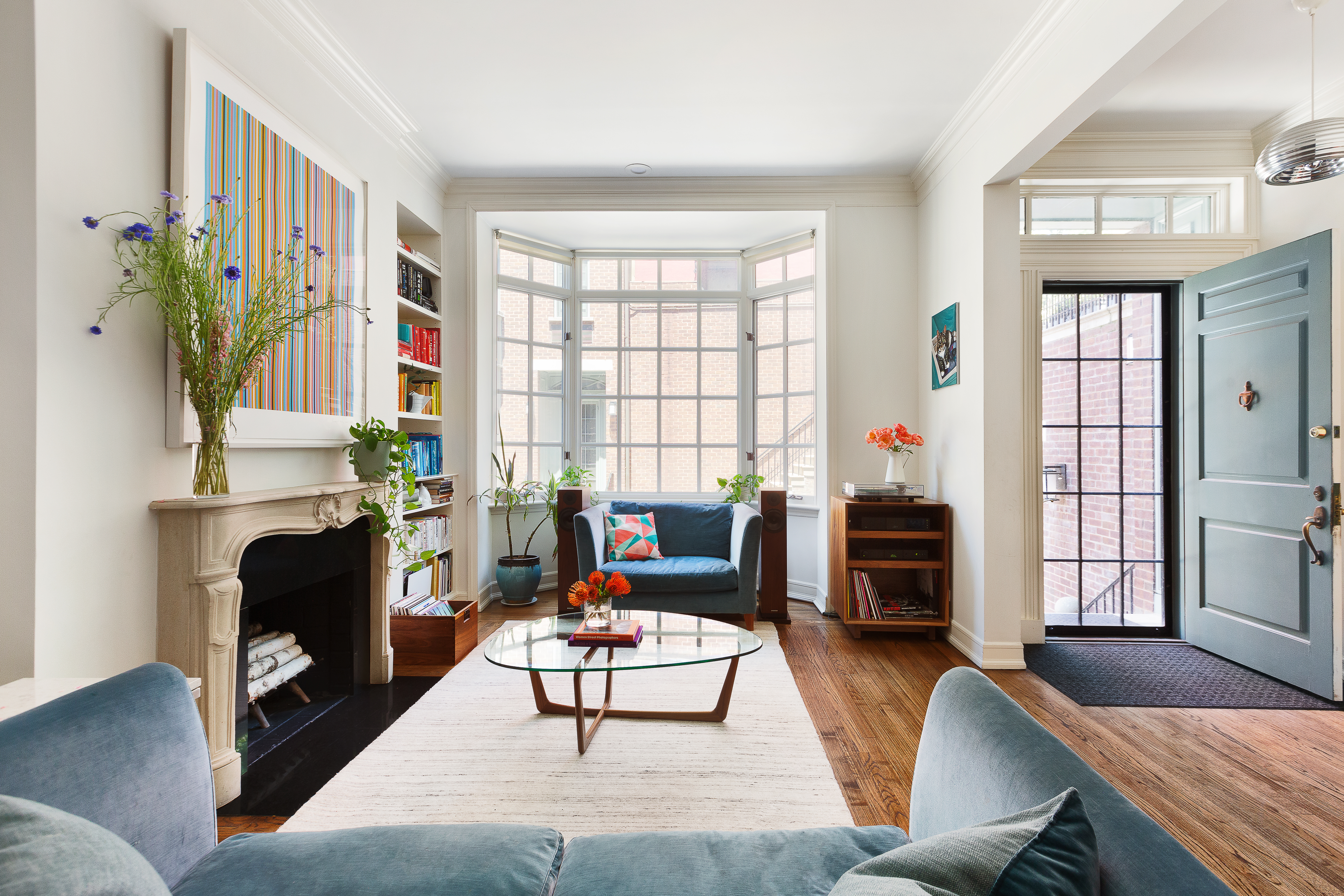 687 Greenwich Street, Unit TH7 Manhattan, NY 10014 - Photo 3 of 23 a living room with furniture and a window