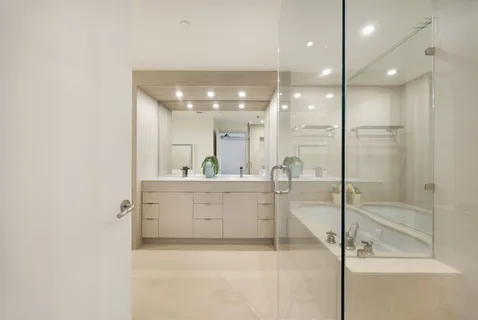 $2,100,000 | 6799 Collins Avenue, Unit 1402, Miami Beach, FL 33141