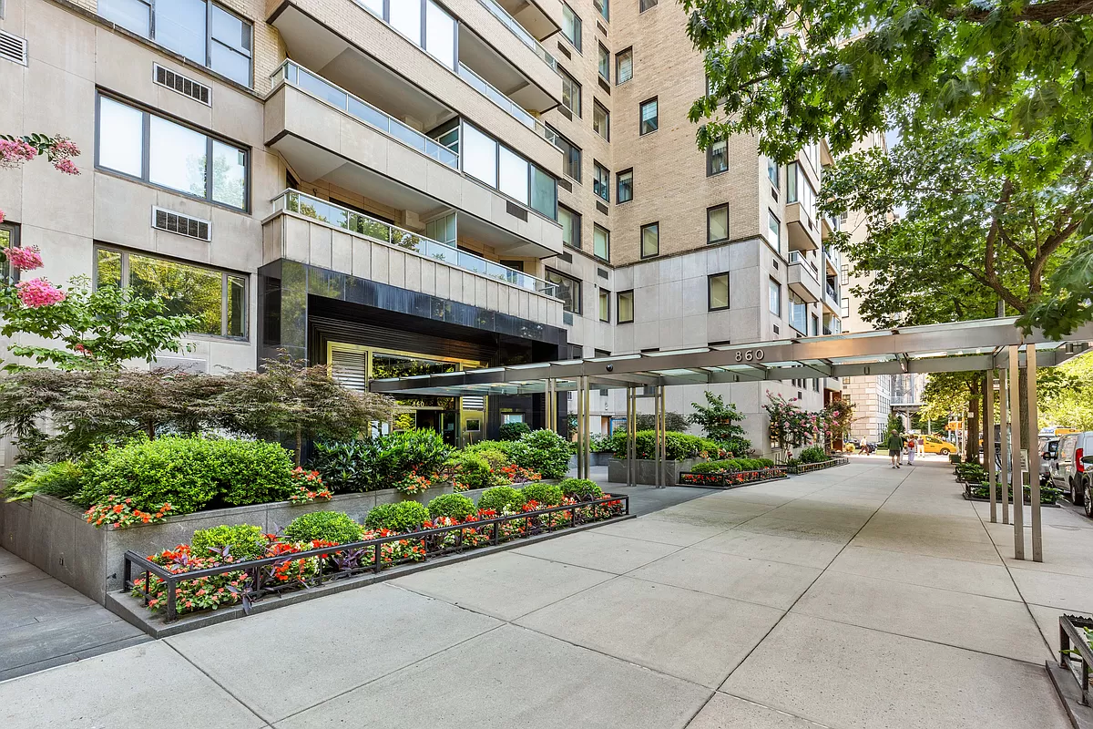 860 5th Avenue, Unit 4M Manhattan, NY 10065 - Photo 10 of 13 Gallery Image 10