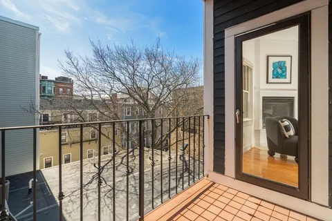 $1,895,000 | 345 West Broadway, Unit 9, Boston, MA 02127