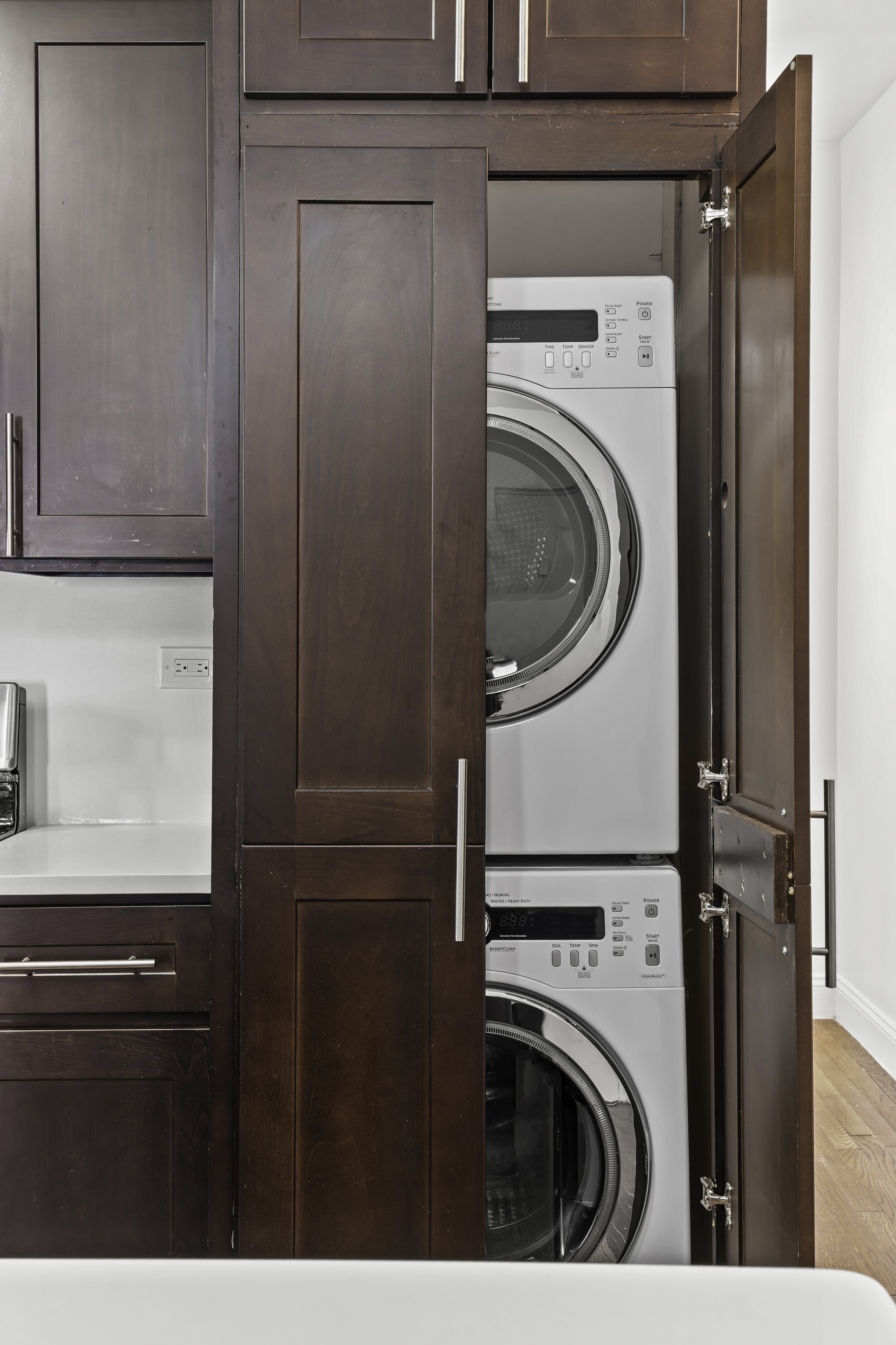 514 86th Street, Unit 4 Brooklyn, NY 11209 - Photo 5 of 19 a utility room with dryer and washer